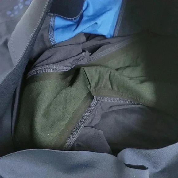 SET Stashable High Rise Legging. & Catalyst Front Zip Sports Bra - Picture 12 of 16